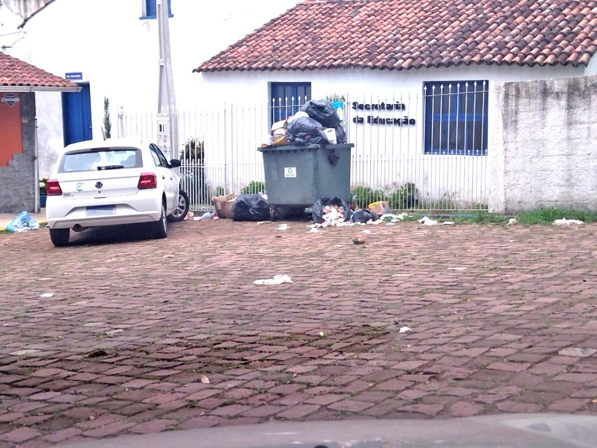 Críticas ao serviço de coleta de lixo faz com que município reveja contrato