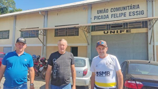 Comunidade organiza baile e revive tradição dos Kerb