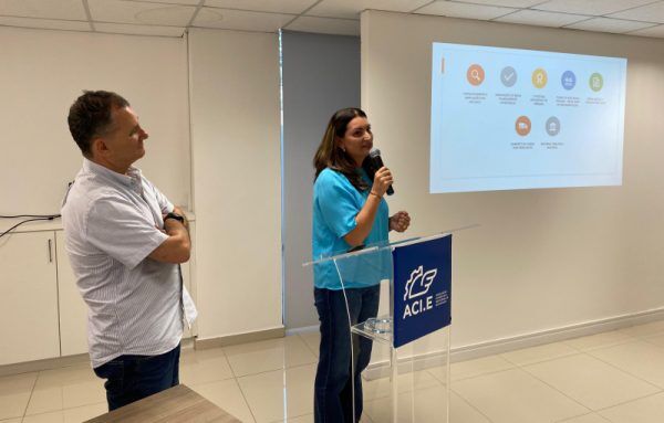 Transição da nova diretoria da Aci-E é formalizada