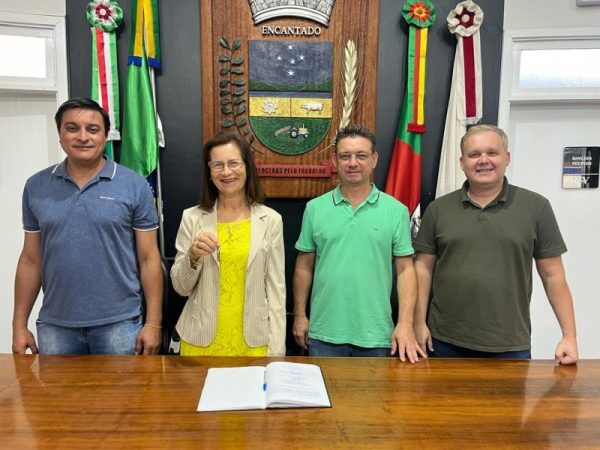 Nova Mesa Diretora toma posse em Encantado