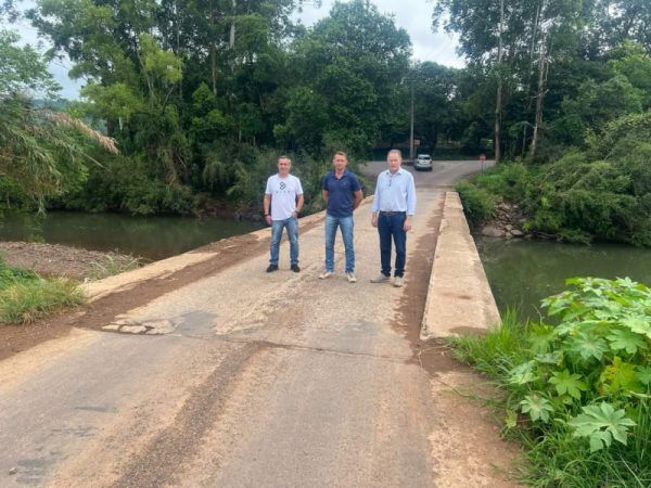 Após queda de carros, Forquetinha instalará mureta de contenção em ponte
