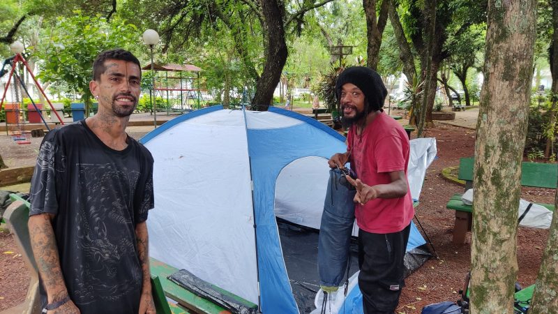 Malabaristas montam acampamento temporário em praça de Lajeado