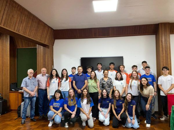 Alunos embarcam para a Itália para Intercâmbio Cultural
