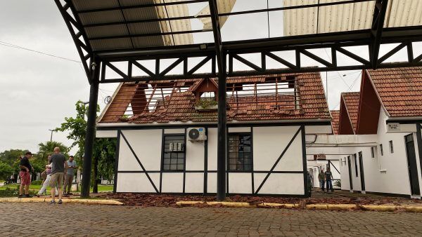 Teutônia tem cerca de 50 casas destelhadas
