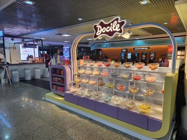 Docile inaugura primeiro quiosque em São Paulo, no aeroporto de Congonhas