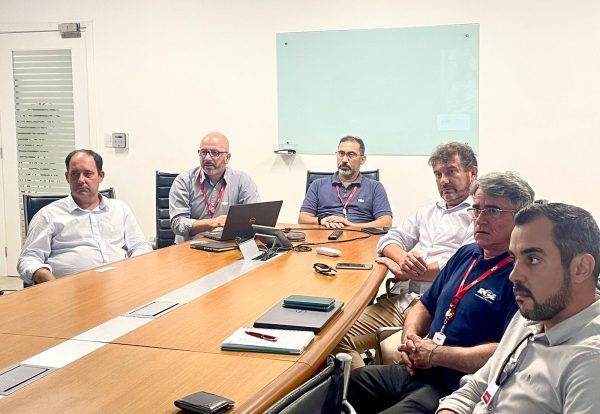 Jarbas da Rosa debate demora no atendimento durante visita à RGE