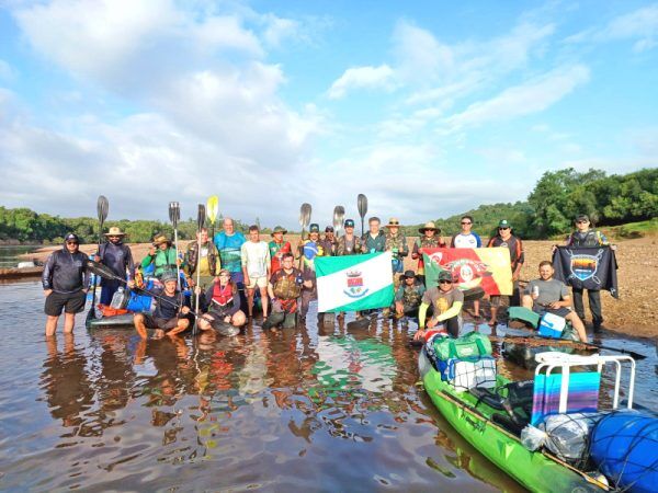 Caiaqueiros do Vale percorrem 70 km no Rio Camaquã