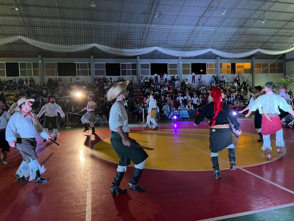 Grupo de Encantado se apresenta na “Copa do Mundo dos Rodeios”