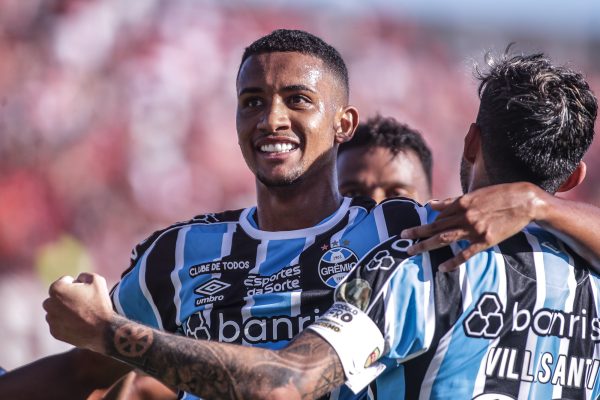 Grêmio vence Brasil de Pelotas no Bento Freitas