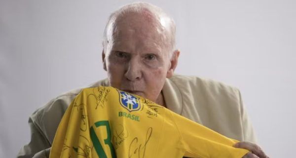 Morre Zagallo, o único tetracampeão mundial de futebol