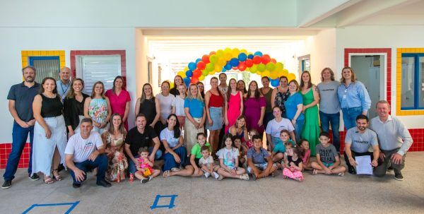 Escola Família Feliz é reinaugurada após mobilização de voluntários