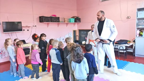 Professor de artes marciais lança campanha de Páscoa