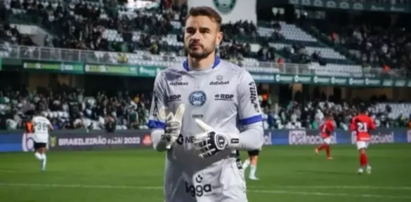 Direção busca  goleiro do Coritiba