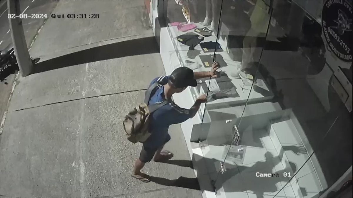 VÍDEO: homem furta bermudas de loja no centro de Lajeado