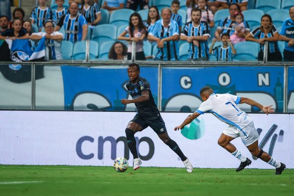 Grêmio descarta ruptura de ligamentos de Nathan Fernandes