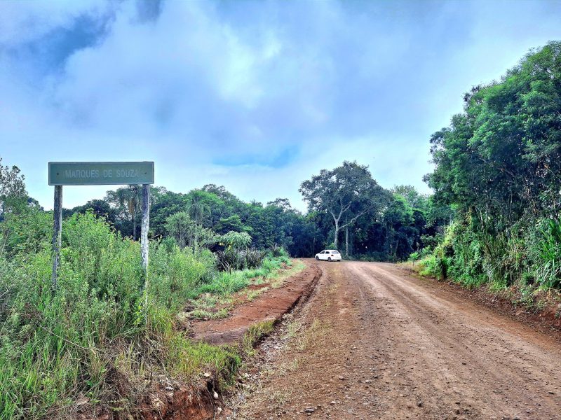 Marques de Souza intensifica recuperação de estradas rurais