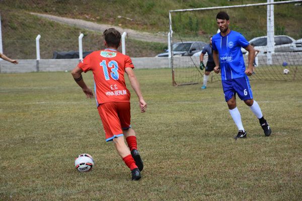 Oito equipes disputam municipal de Canudos do Vale