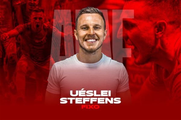 Alaf renova com Uéslei Steffens