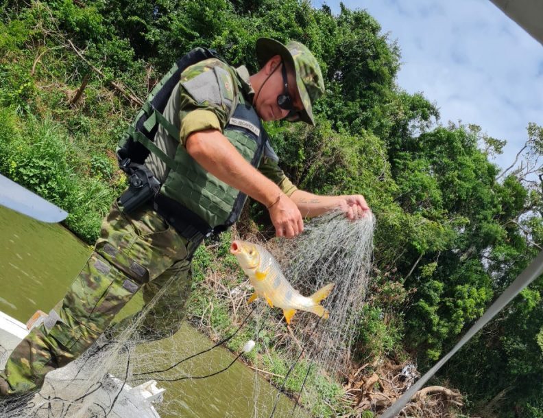 Batalhão ambiental fiscalização pesca e caça irregular no Rio Taquari