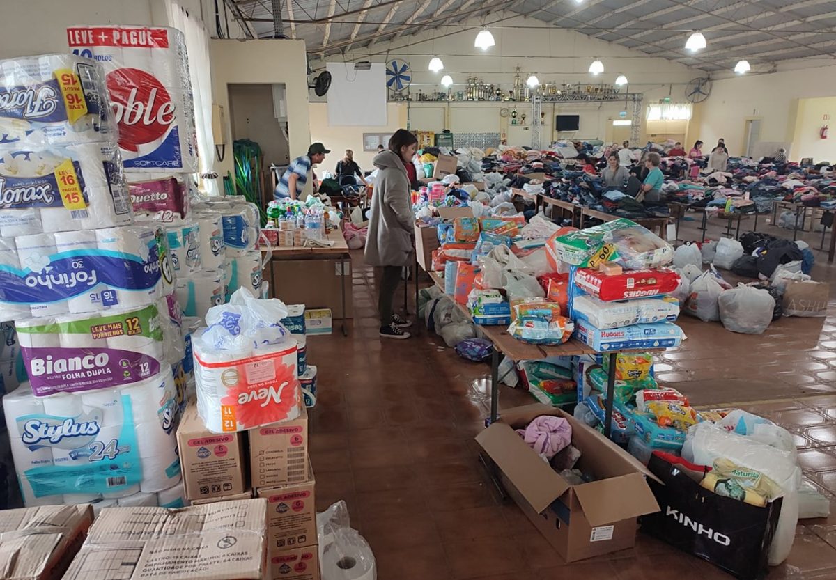 Colinas distribui donativos restantes para famílias afetadas pelas enchentes