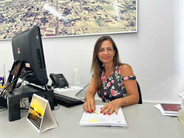 Nova secretária de Administração de Venâncio Aires assume e oficializa concurso público