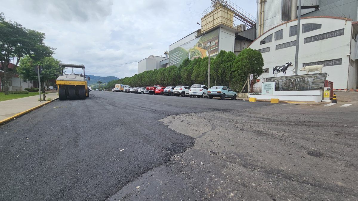 Ruas de Encantado são asfaltadas