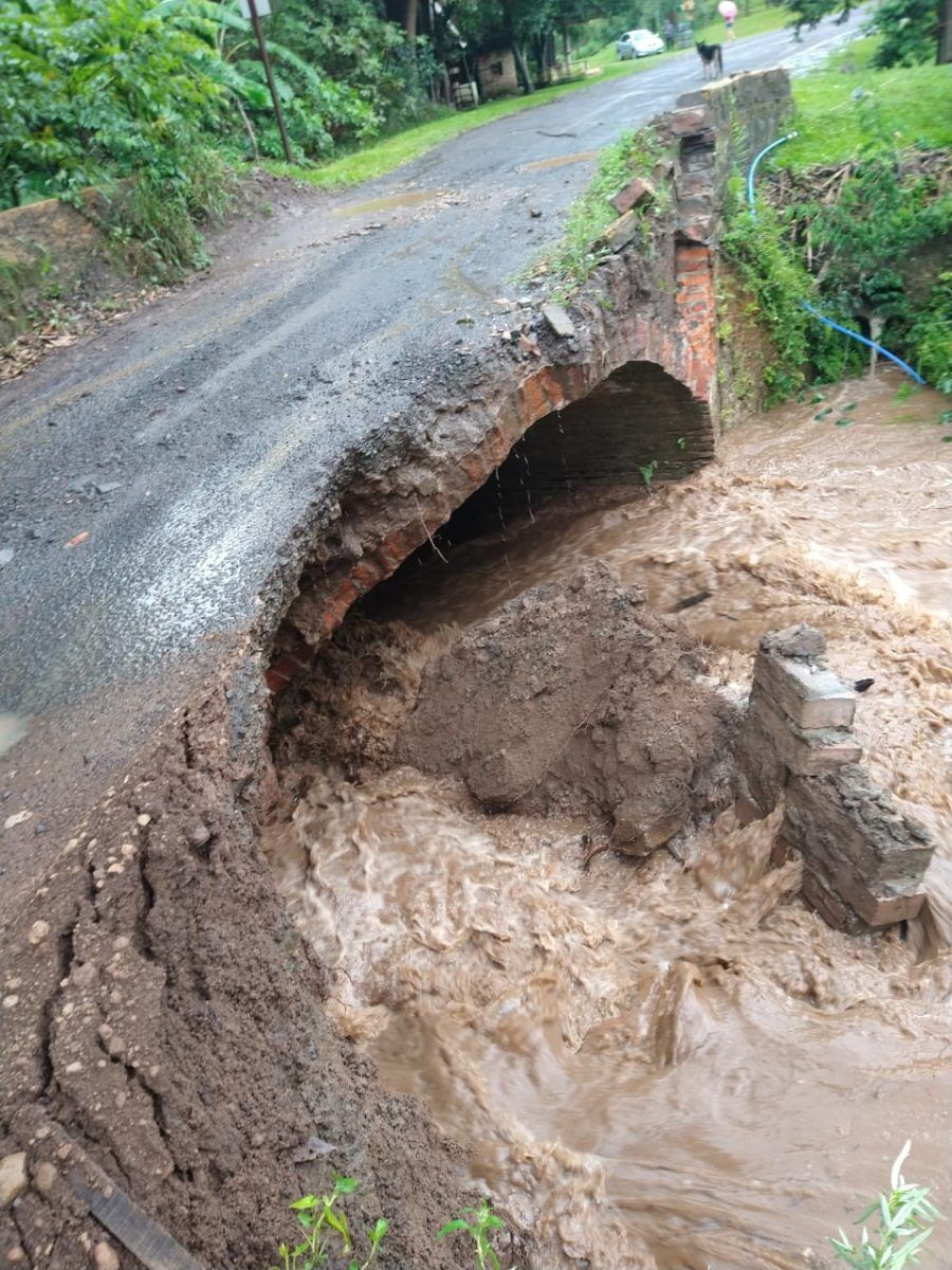 Enxurrada interdita duas pontes em Boqueirão do Leão