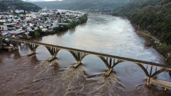 Assinado contrato para reconstruir ponte Brochado da Rocha