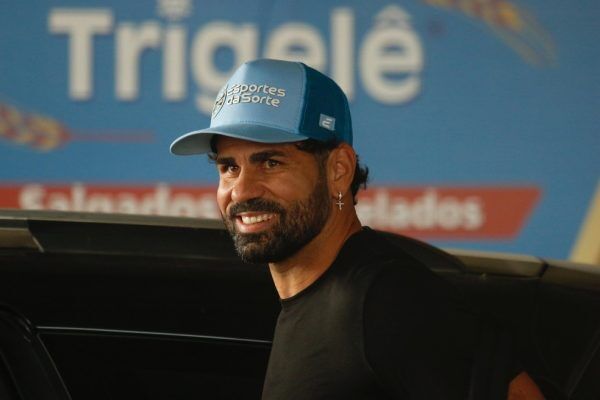 Diego Costa chega a Porto Alegre para assinar com o Grêmio