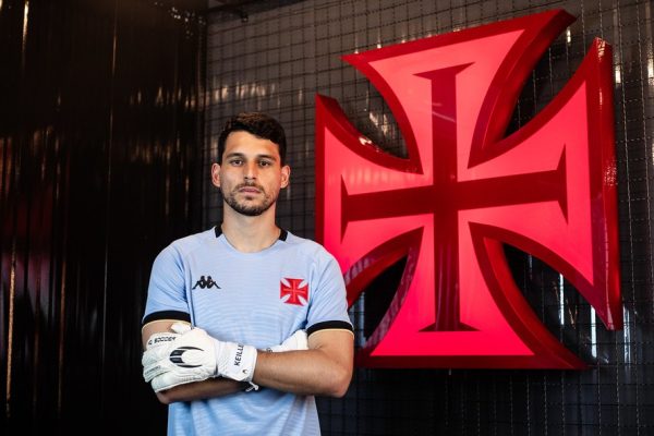 Vasco anuncia contratação do goleiro Keiller