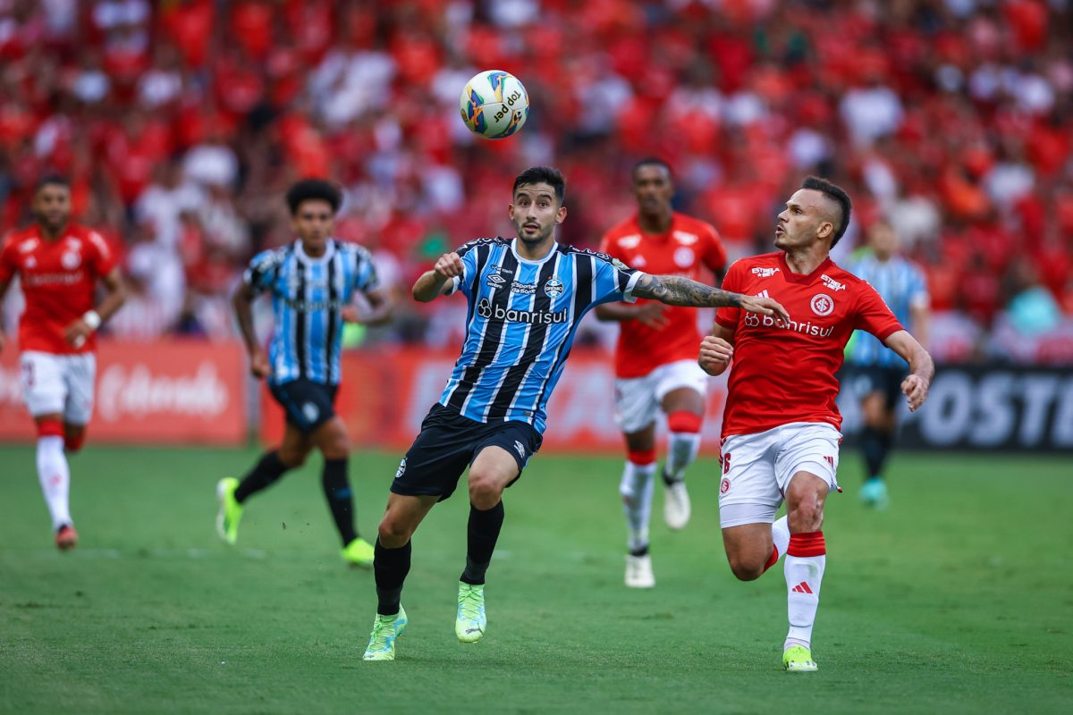 Com gol de pênalti nos acréscimos, Inter vence Gre-Nal