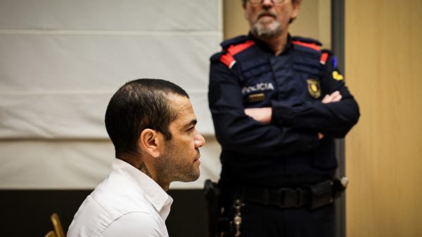 Daniel Alves é condenado a quatro anos e meio de prisão