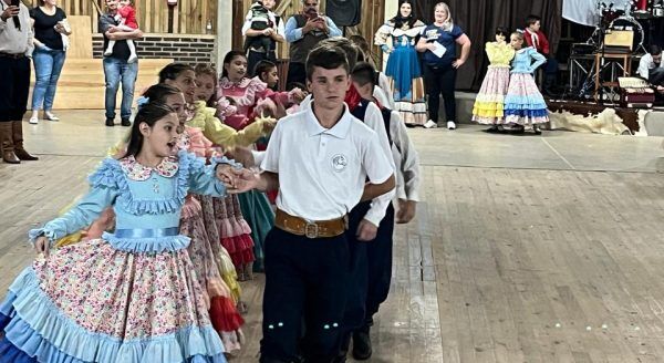 Música homenageia 70 anos do CTG Bento Gonçalves