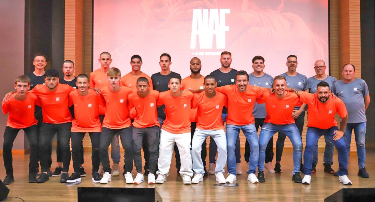 Alaf apresenta novos reforços e oficializa início da temporada