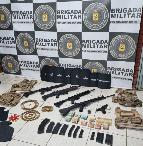 Após perseguição, polícia apreende fuzis e coletes balísticos em Venâncio Aires