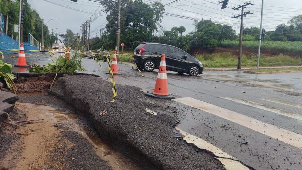 Temporal causa estragos em pontos da região