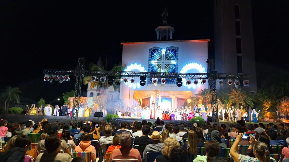 Mais de 2 mil pessoas assistem à Paixão de Cristo em Encantado