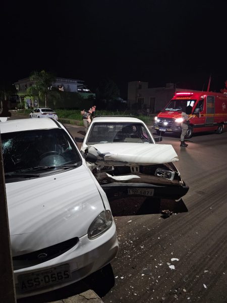 Colisão entre dois carros deixa homem ferido em Estrela