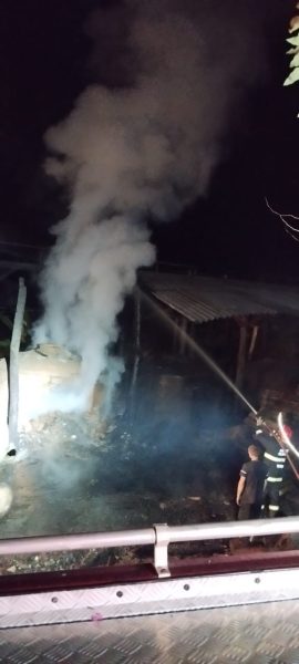 Bombeiros controlam incêndio em carvoaria de Paverama