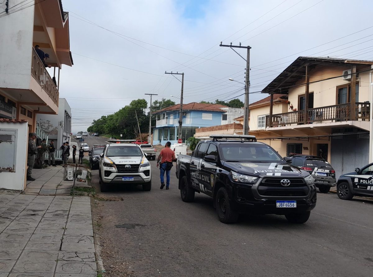 Polícia prende dois suspeitos de matar Eloete de Oliveira