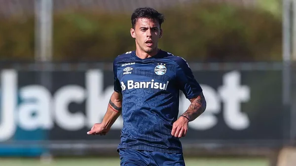 Carballo segue sem previsão de retorno no Grêmio