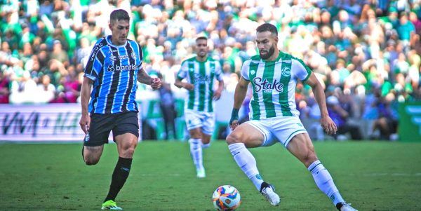 A taça em jogo na Arena