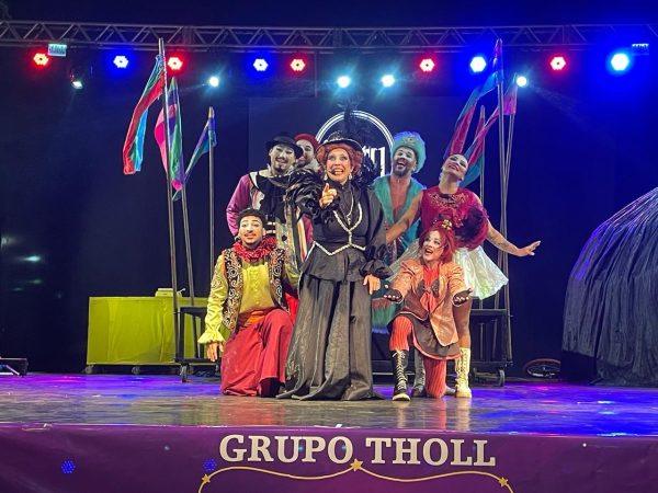 Com malabares e acrobacias, Grupo Tholl encanta público em Estrela