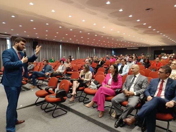 Palestra sobre limites da pré-campanha abre Seminário Eleições 2024