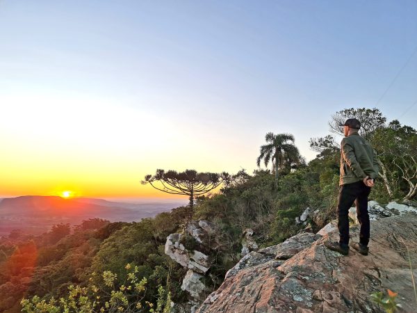 Morro da Carapuça: pôr do sol magnífico em Taquari