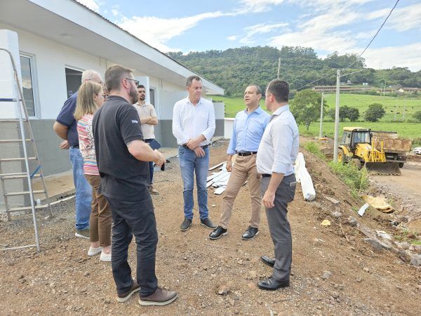 Construção de moradias temporárias completa sete meses