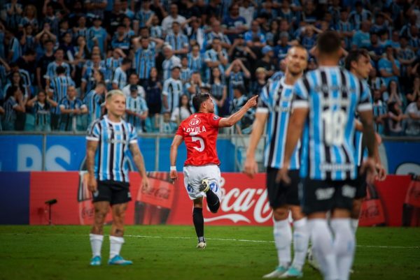 Grêmio é surpreendido e perde por 2 a 0 para o Huachipato
