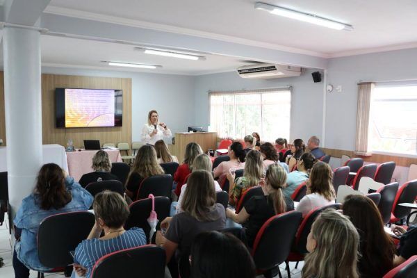 Orientadores educacionais participam de formação sobre bullying