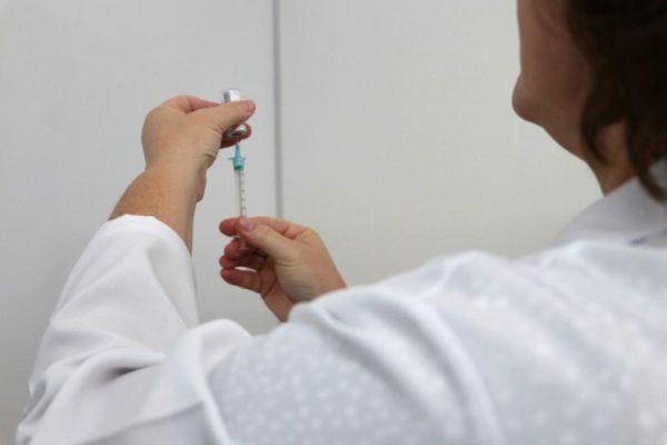Municípios promovem vacinação contra gripe neste sábado