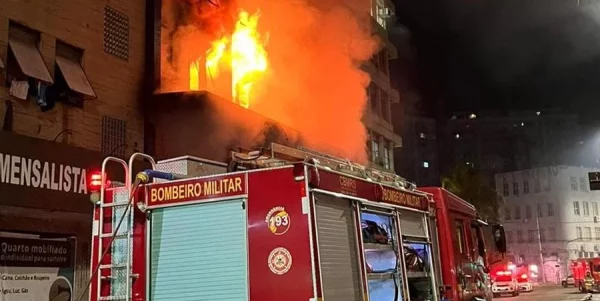 Incêndio em pousada deixa 10 mortos em Porto Alegre